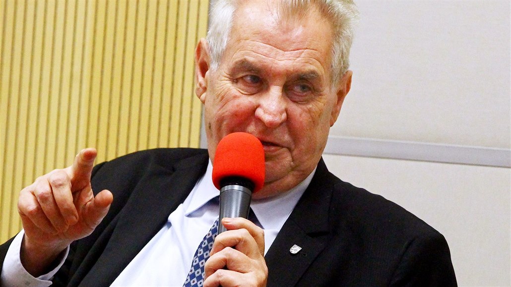 Prezident Milo� Zeman p�i debat� na Vysoké �kole finan�ní a správní v Praze....