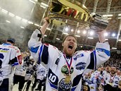 Martin Erat zved nad hlavu Masarykv pohr.