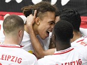 Yussuf Poulsen z Lipska oslavuje vstřelený gól v zápase německé ligy s...