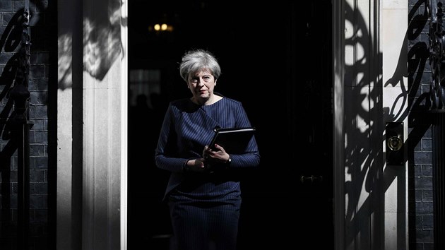 Britsk premirka Theresa Mayov oznmila mysl vyhlsit na 8. ervna pedasn volby (18. dubna 2017)