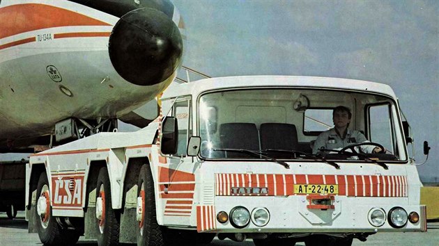 Letištní tahač Tatra 815 TPL na dobovém prospektu výrobce