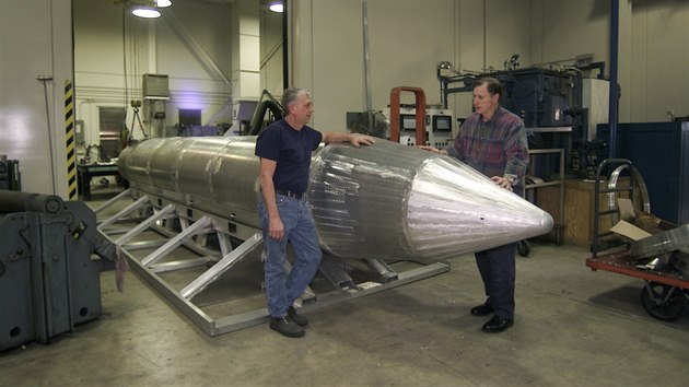 Bombu navrhl inženýr Al Weimorts (vpravo).