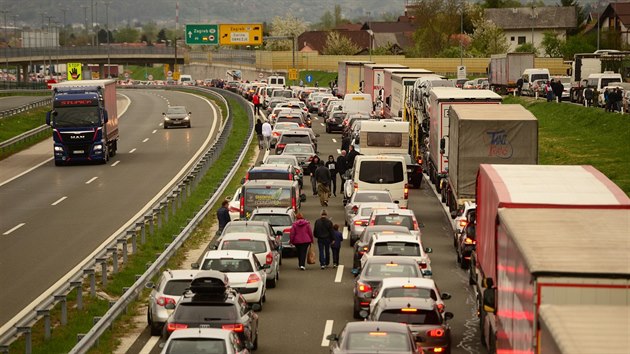 Nejvt problmy zpsobily kontroly na hraninm pechodu Bregana-Obreje mezi Chorvatskem a Slovinskem (7. dubna 2017)