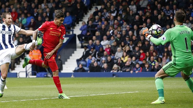 Robero Firmino z Liverpoolu stl hlavou vedouc gl v utkn anglick ligy proti West Bromwichi.