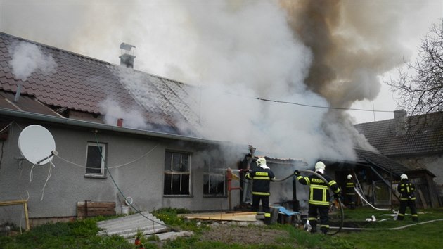 V Opařanech na Táborsku museli zasahovat hasiči u požáru domu.