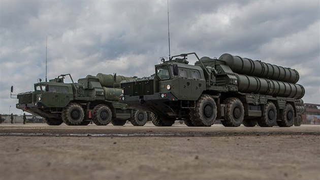 Odpalovac zazen systmu protivzdun obrany S-400 Triumf.