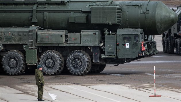 Rusko na pehldce chce upozornit i na sv nejniivj zbran. Jako teba na mezikontinentln rakety RS-24 Jars, schopn nst jadern hlavice.