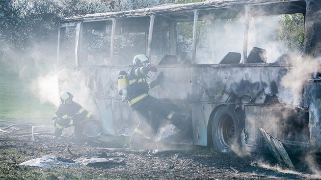 V Budjovicch u Vltavy hoel vrak autobusu.