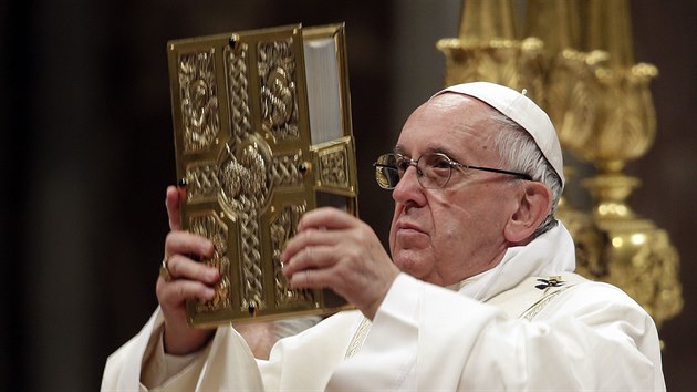 Papež František pokřtil v Bazilice svatého Petra ve Vatikánu 11 lidí z různých částí světa. Křest byl součástí velikonoční vigilie (15. dubna 2017)