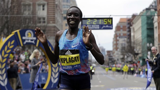 Edna Kiplagatov po triumfu v Bostonskm maratonu.