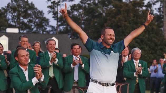 panlsk golfista Sergio Garca se raduje z triumfu v turnaji Masters v August.
