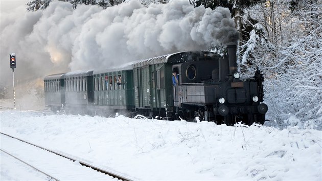 Lokomotiva 310.0134 patří turnovskému Klubu přátel železnic Českého ráje, jezdí s nostalgickými vlaky zejména v Libereckém kraji. Na snímku v Karlově pod Ještědem