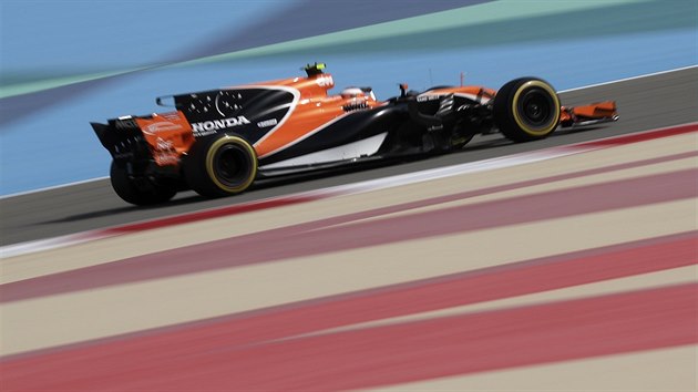 Stoffel Vandoorne bhem trninku na Velkou cenu Bahrajnu.