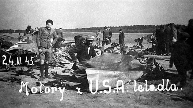 Trosky letounu B-17, kter spadl 24. bezna 1945 u ernkovic na Rychnovsku.