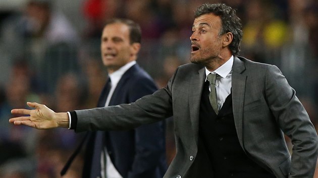 Luis Enrique diriguje hre Barcelony v utkn Ligy mistr na hiti Juventusu, v pozad turnsk kou Massimiliano Allegri.