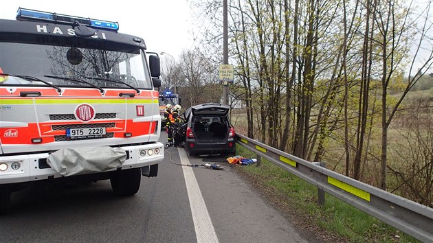 U karvinskho hbitova havaroval osobk s autobusem. Pt zrannch.