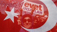 Turci v nedli rozhodují v referendu o budoucnosti své zem.