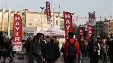 Stoupenci kampan proti ústavním zmnám v Istanbulu (14. dubna 2017)