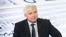 Guvernér �eské národní banky Ji�í Rusnok získal 27 procent d�v�ry a 41 procent...