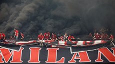 PYRO. Fanouci bhem milánského derby Interu s AC.