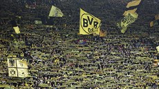 Fanoušci Dortmundu během víkendového utkání německé ligy proti Frankfurtu.