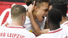 Yussuf Poulsen z Lipska oslavuje vstelený gól v zápase nmecké ligy s...