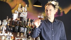 Degustací rumu jsou desítky, Jakub Stejskal to ve svém rosickém baru chce...