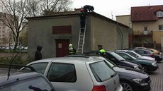 Chlapce p�ijeli ze st�echy trafostanice sundat hasi�i p�ivolaní m�stskými...