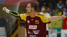 Milan Kotr z Dukly Praha slaví gól.