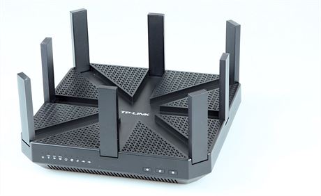 Jeden z nejvýkonnjích Wi-Fi router na trhu je osazen osmi anténami.
