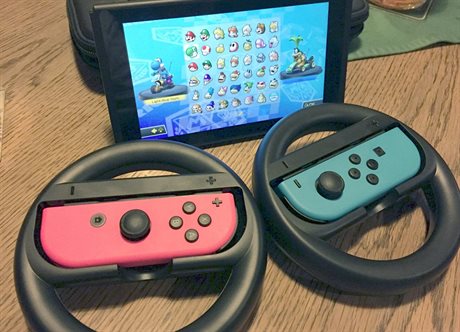 Testovn periferie Joy-Con Wheels