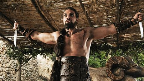 Jason Momoa jako Khal Drogo v prvn ad serilu Hra o trny (2011)