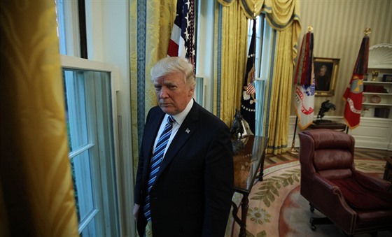Donald Trump bhem rozhovoru s reportéry agentury Reuters (27. dubna 2017)