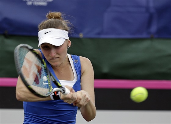 Debutantka Markéta Vondrouová bhem semifinále Fed Cupu s USA.