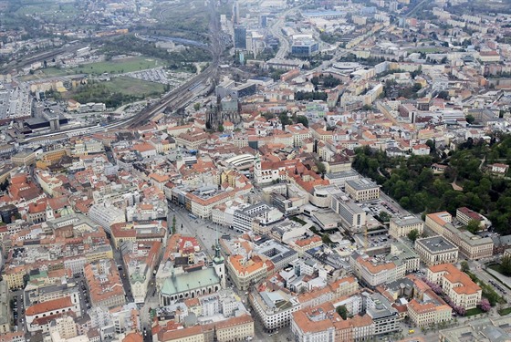 Letecký pohled na centrum Brna. Uprostřed náměstí Svobody.