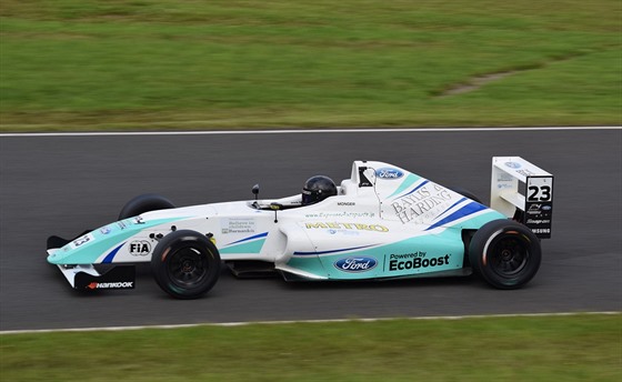 Billy Monger v britském ampionátu F4.