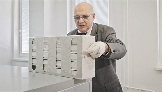 Otevření nové biobanky ve Fakultní nemocnici v Plzni. Na snímku primář oddělení...