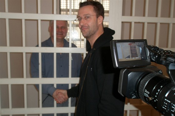 Režisér a scénárista Marek Dobeš při jednom ze setkání s vězněm Jiřím Kajínkem