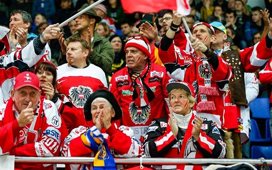 Fanouci hokejist Rakouska na ampionátu v Kyjev.