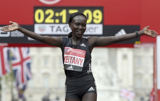 Keská bkyn Mary Keitanyová vyhrála maraton v Londýn.