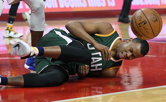 Rodney Hood z Utahu po pádu v duelu s LA Clippers.