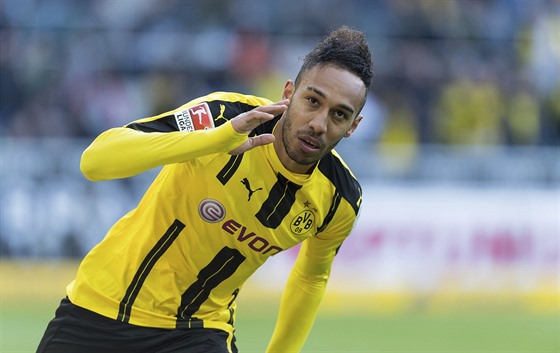 Nástupce Aabameyanga? Pierre-Emerick Aubameyang je nejvtí hvzdou Dortmundu, netají se tím, e by chtl do vtího klubu. V dorostu moná vyrstá jeho nástupce - Youssoufa Moukoko.