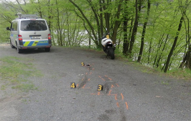 Policisté hledají svdky nehody, která se stala 25. dubna mezi obcemi Slapy a...