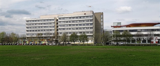 Pavilon Akademika Bedrny v hradecké fakultní nemoci je propojený se sousední...
