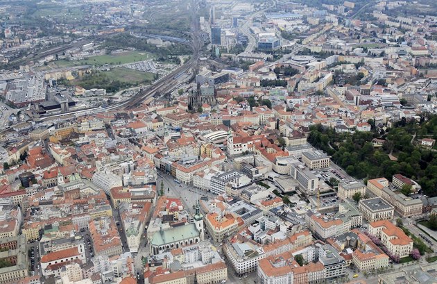 Letecký pohled na centrum Brna. Uprosted námstí Svobody.