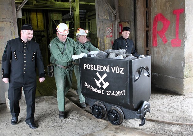 Tba uranu ve stedn Evrop kon. Z dolu Ron v Doln Ronce na rsku...