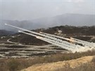 Jihokorejské raketomety v akci na manévrech nedaleko hranice s KLDR (21. dubna...
