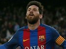 Barcelonský útoník Lionel Messi oslavuje svj gól proti Osasun.