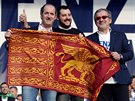 Benátský guvernér Luca Zaia (vlevo) s politiky Matteem Salvinim (uprostřed) a...
