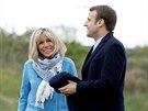 Emmanuel Macron se svou o ptadvacet let starí chotí Brigitte na snímku z...